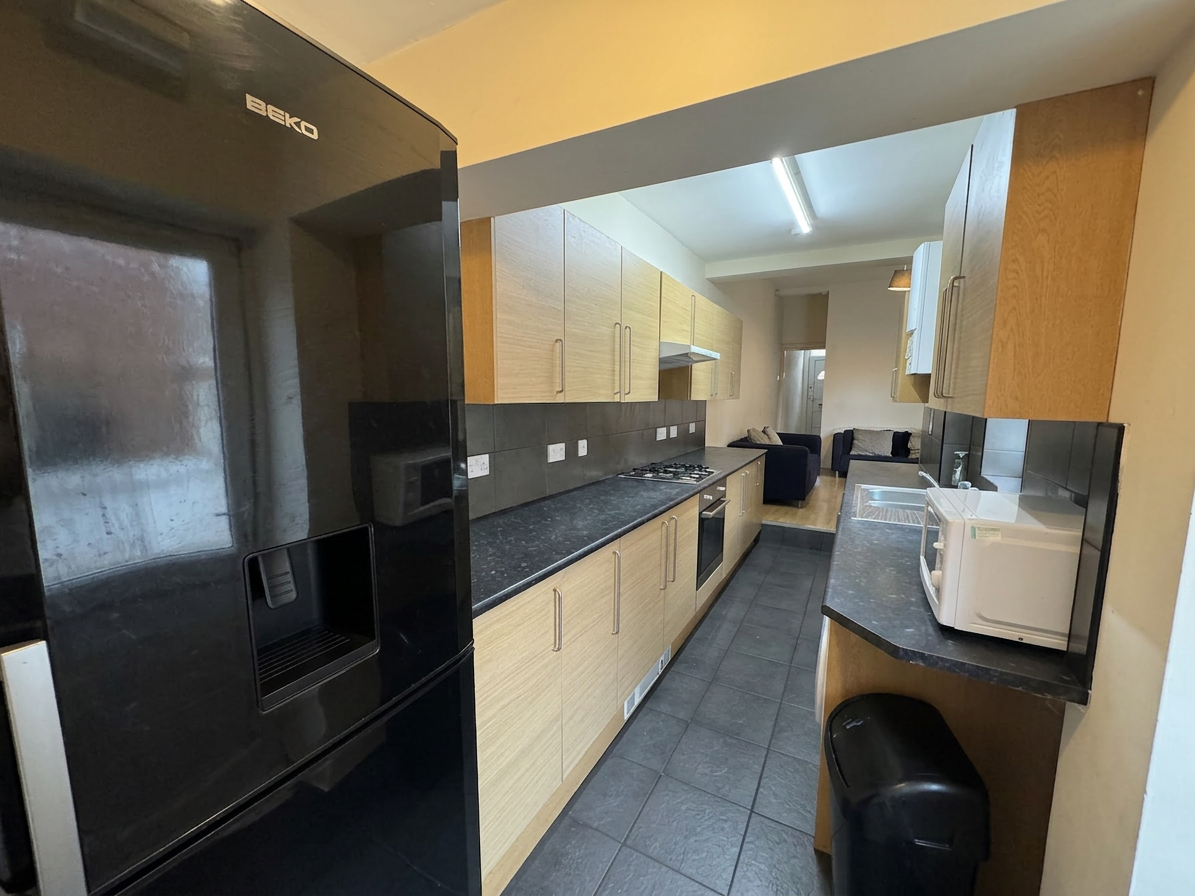 4 Bed house to Rent in Selly Oak | B29 7BP - Image 2