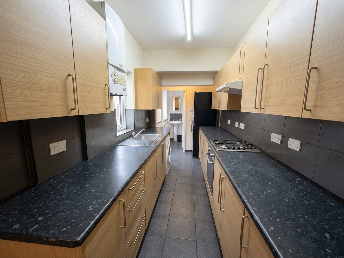 4 Bed house to Rent in Selly Oak | B29 7BP - Image 3