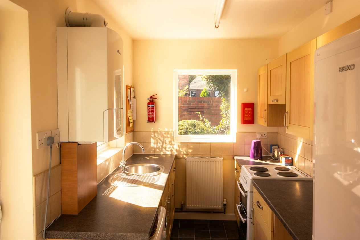 4 Bed house to Rent in Lenton | NG7 2FD - Image 1