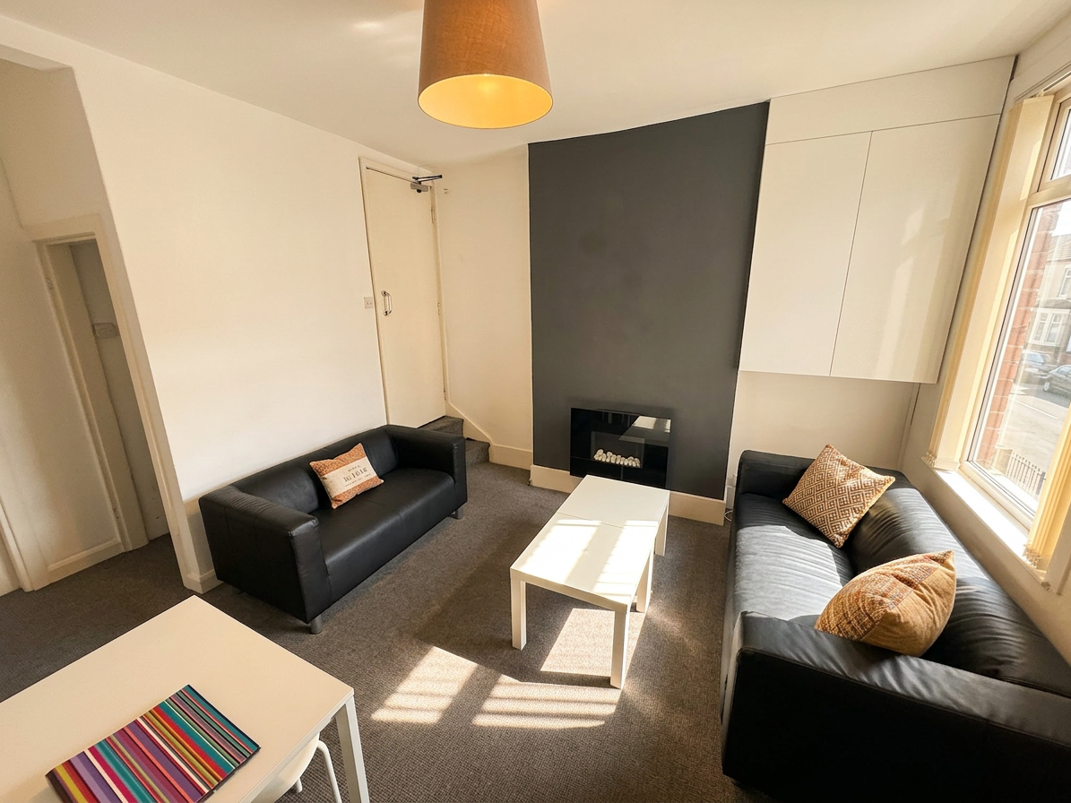 4 Bed house to Rent in Dunkirk | NG7 2JF - Image 1