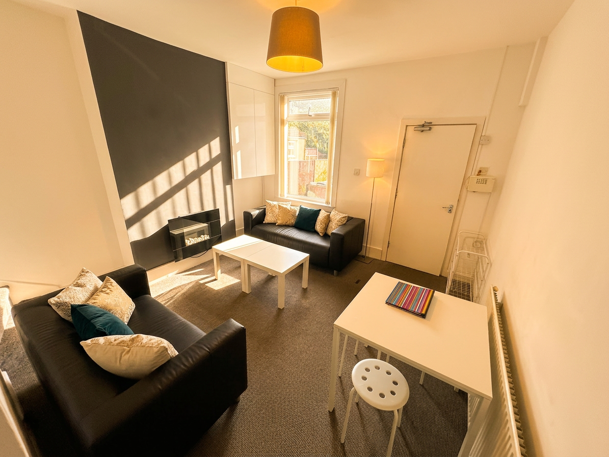 4 Bed house to Rent in Dunkirk | NG7 2JF - Image 2