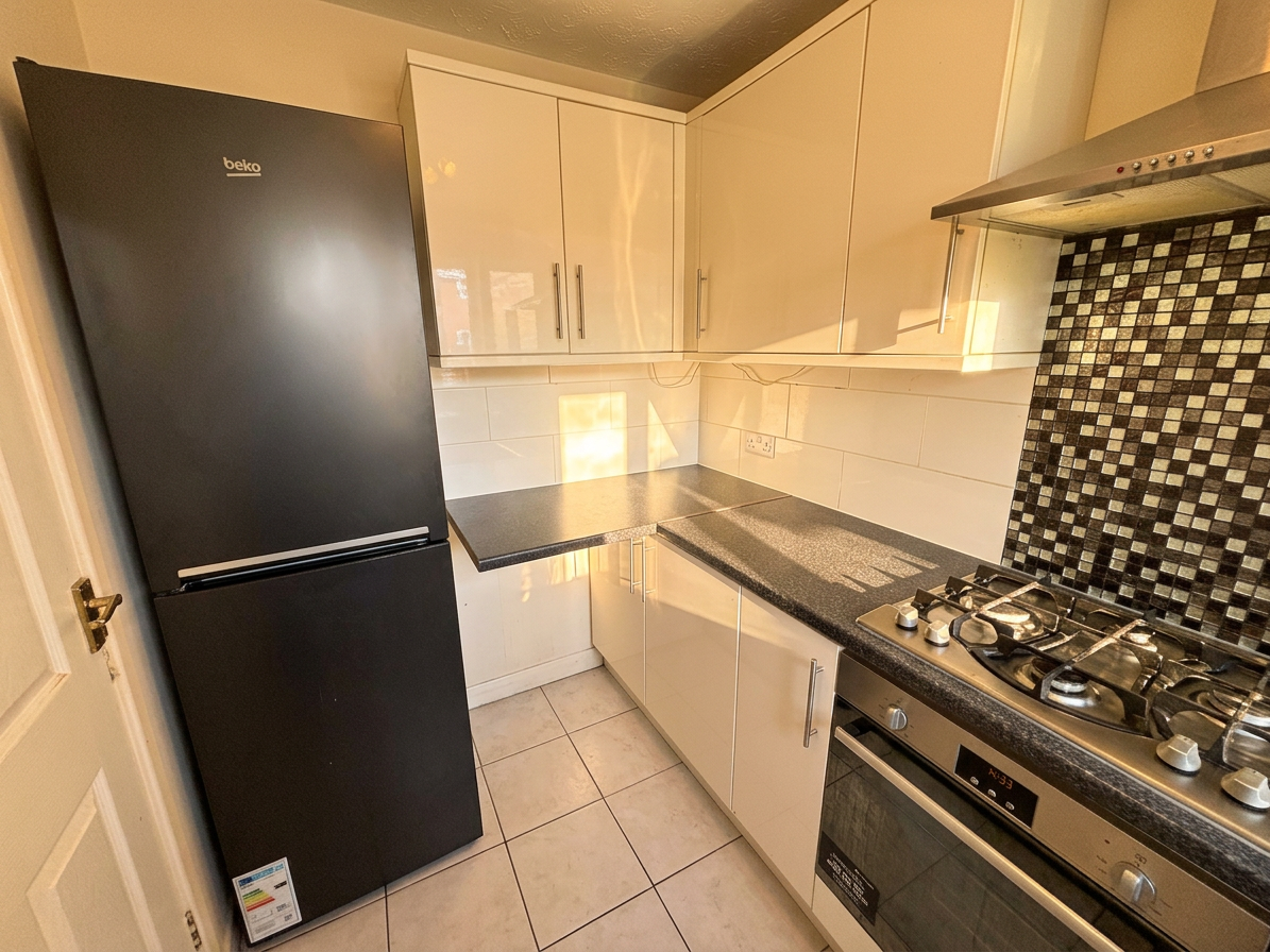4 Bed house to Rent in Lenton | NG7 2DF - Image 2