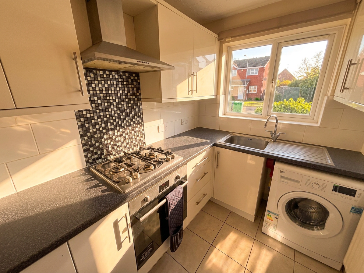 4 Bed house to Rent in Lenton | NG7 2DF - Image 3