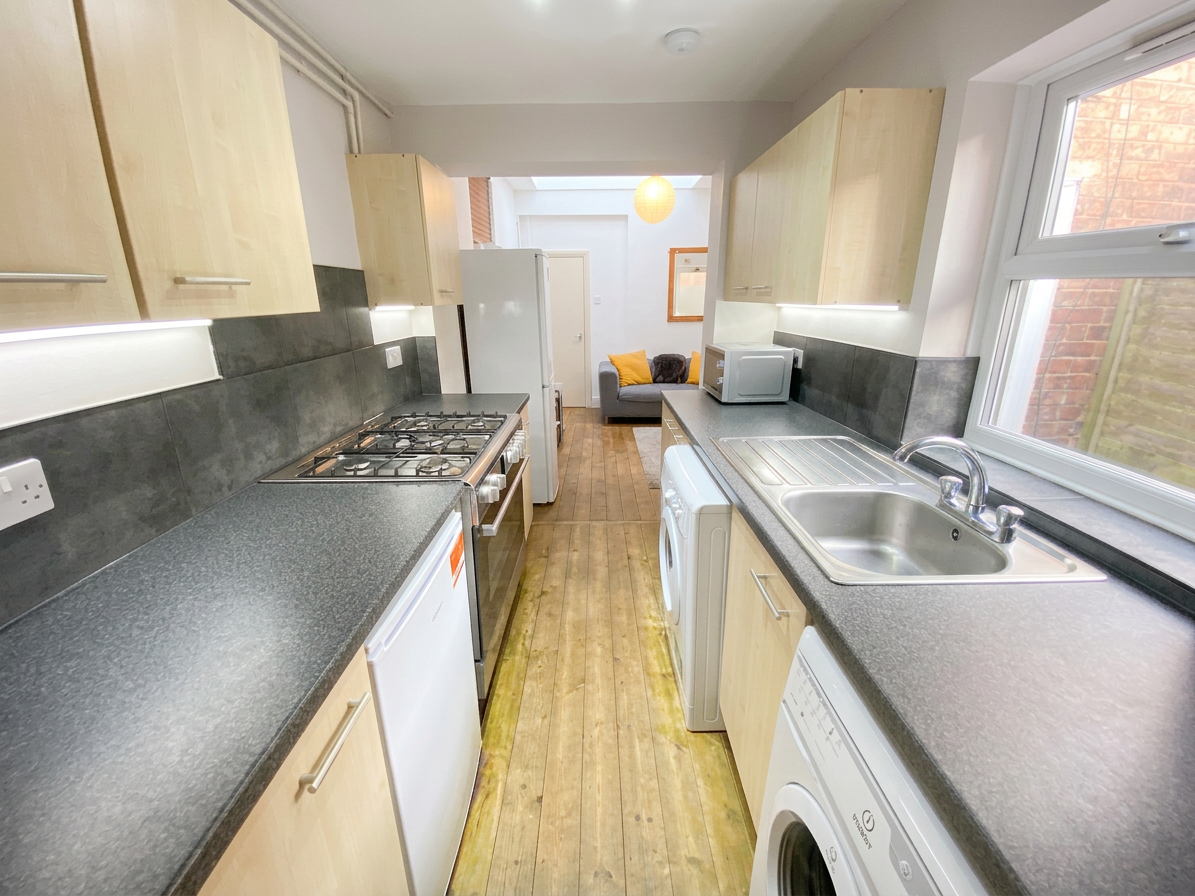 4 Bed house to Rent in Edgbaston | B16 9DZ - Image 3