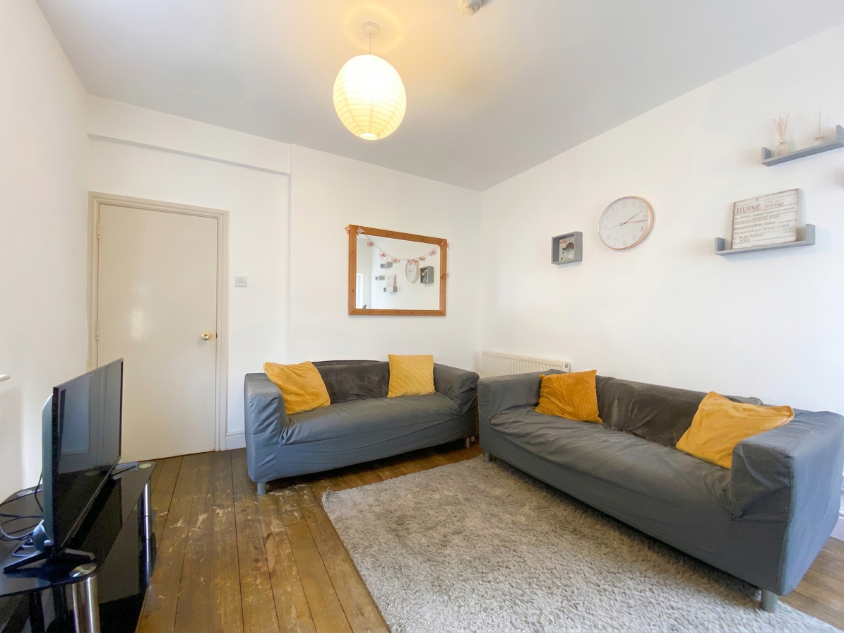 4 Bed house to Rent in Edgbaston | B16 9DZ - Image 2