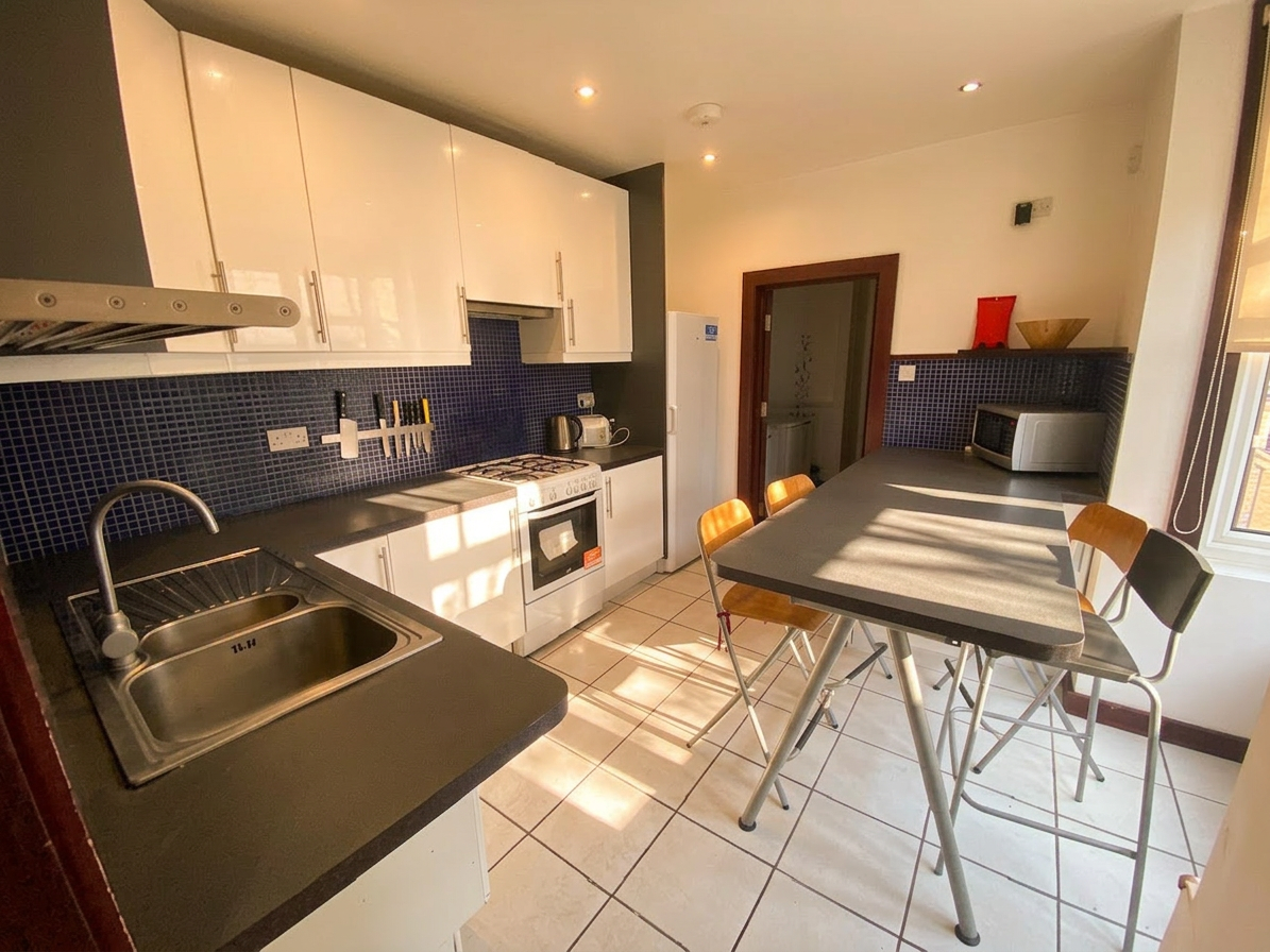 1 Bed house to Rent in Edgbaston | B16 0LP - Image 3