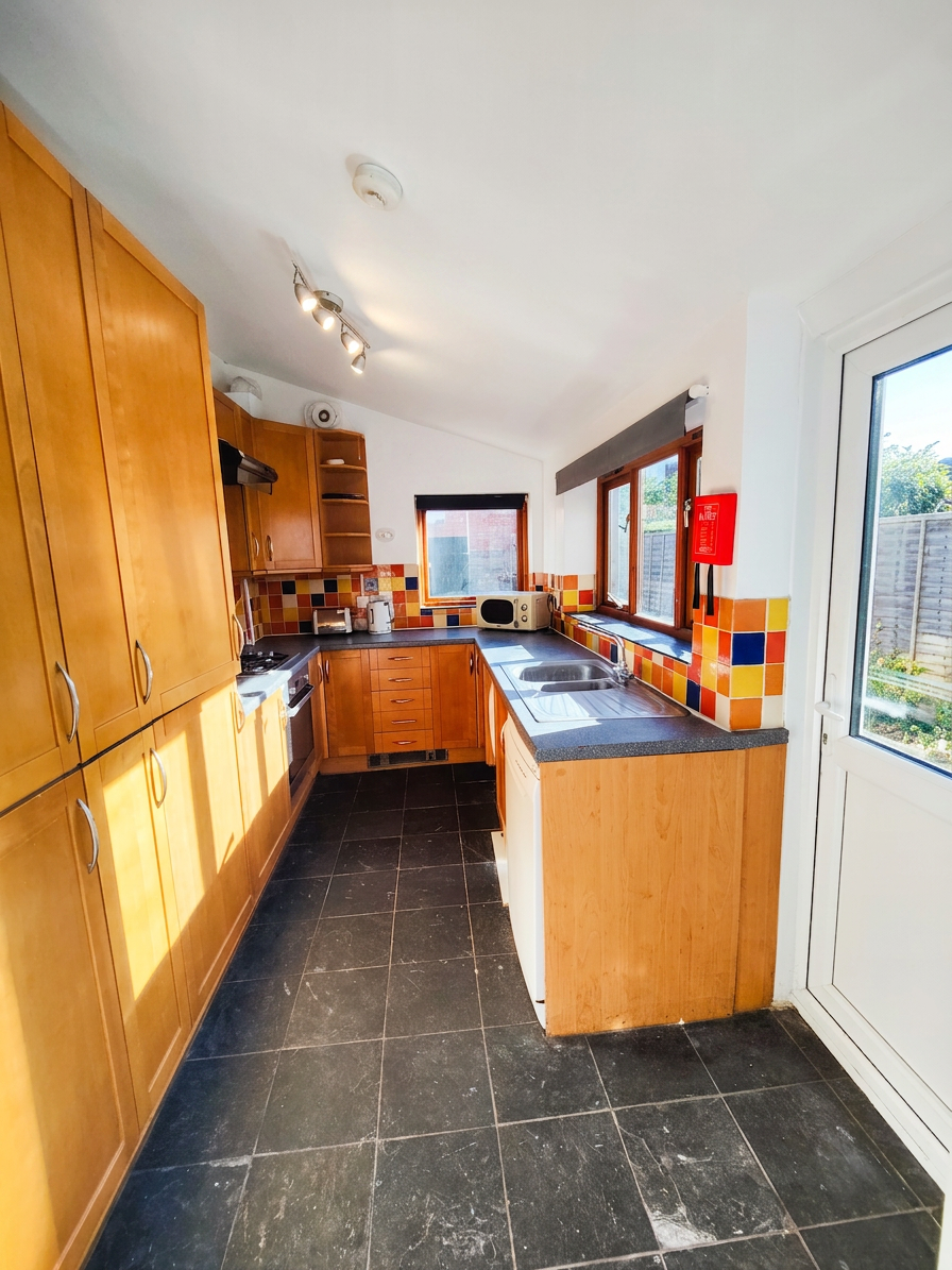 1 Bed house to Rent in Horfield | BS7 9QG - Image 3
