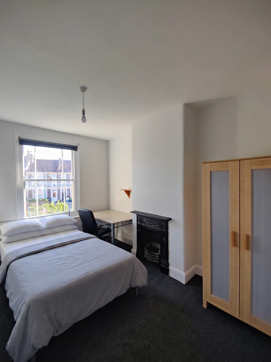 1 Bed house to Rent in Horfield | BS7 9QG - Image 1