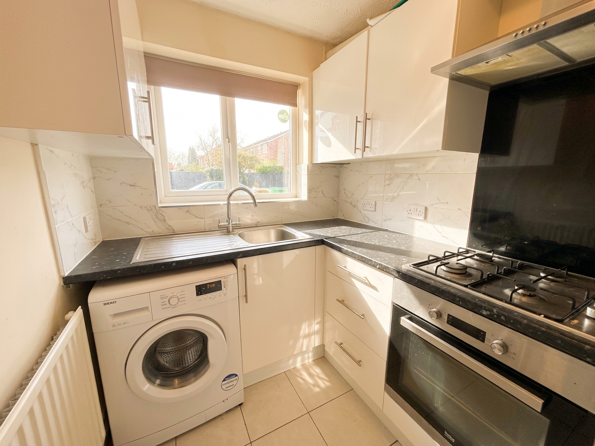 4 Bed house to Rent in Lenton | NG7 2DF - Image 3