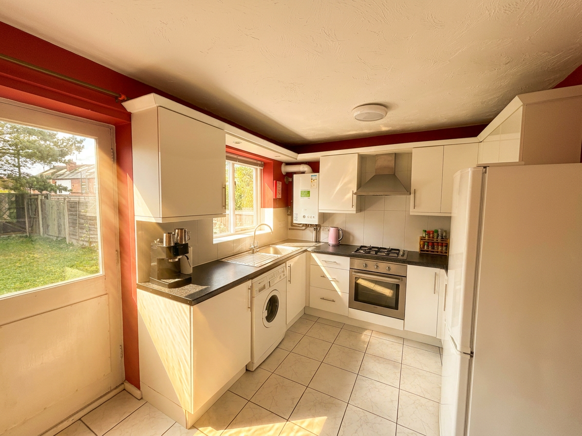 2 Bed house to Rent in Lenton | NG7 2DH - Image 1