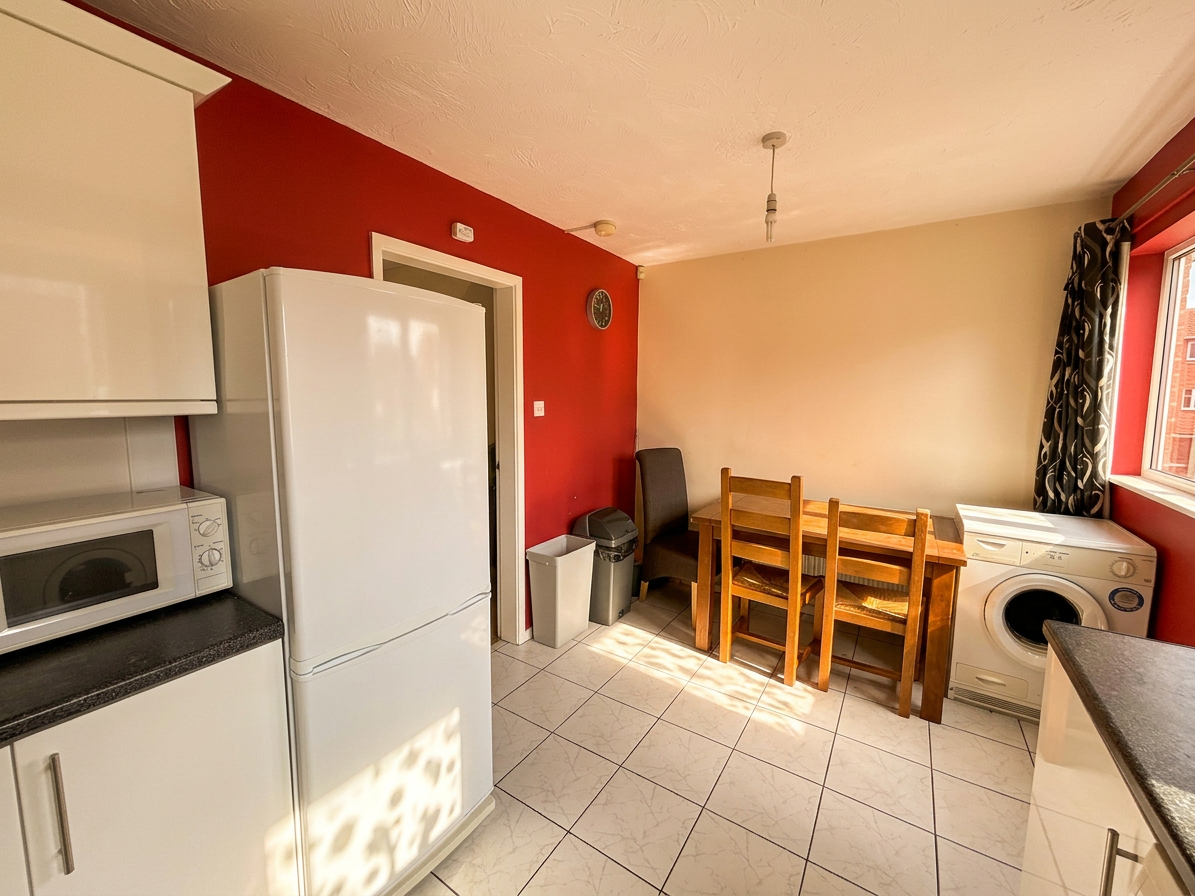 2 Bed house to Rent in Lenton | NG7 2DH - Image 2