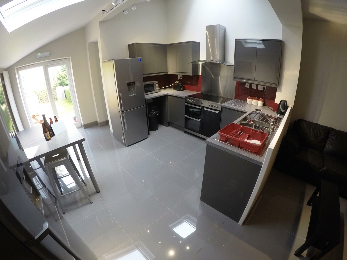 5 Bed house to Rent in Selly Oak | B29 6DP - Image 2