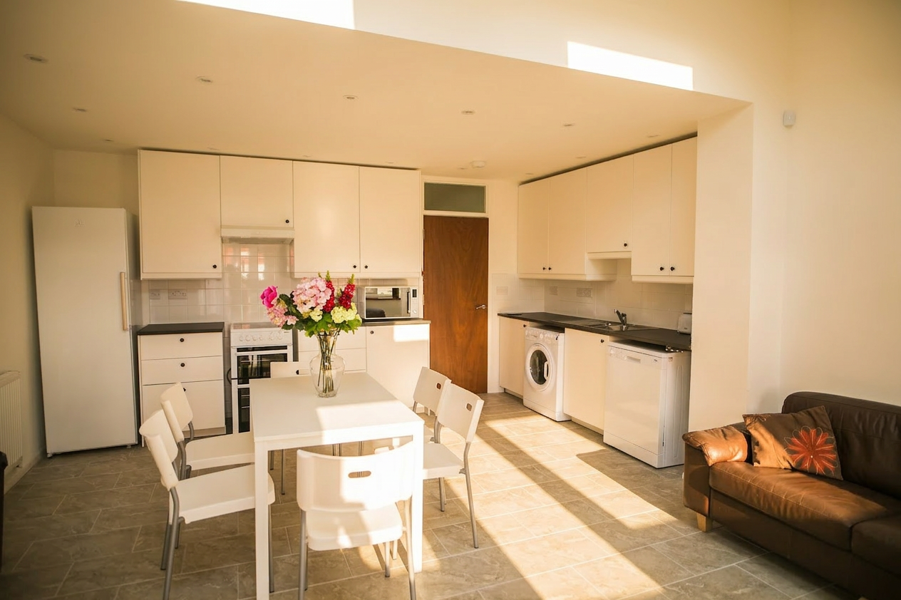 5 Bed house to Rent in Harborne | B17 0LA - Image 1