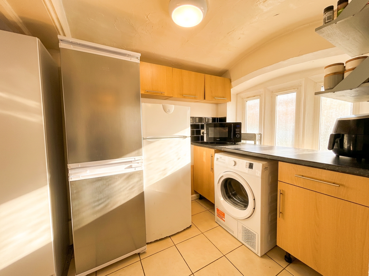 4 Bed flat to Rent in Arboretum | NG7 4ER - Image 3