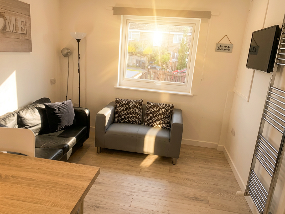 5 Bed house to Rent in Harborne | B17 0LU - Image 2