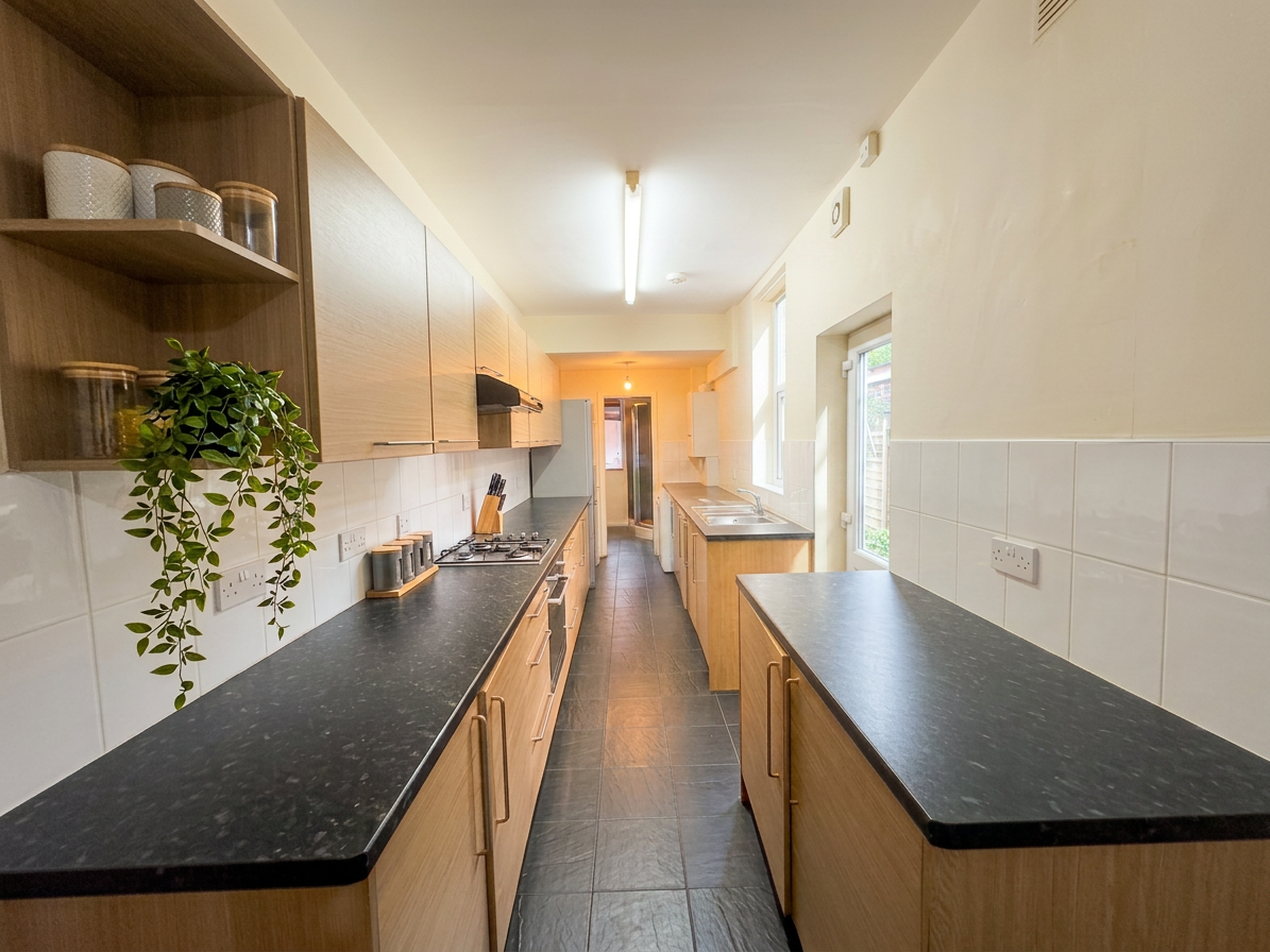 6 Bed house to Rent in Selly Oak | B29 7AH - Image 2