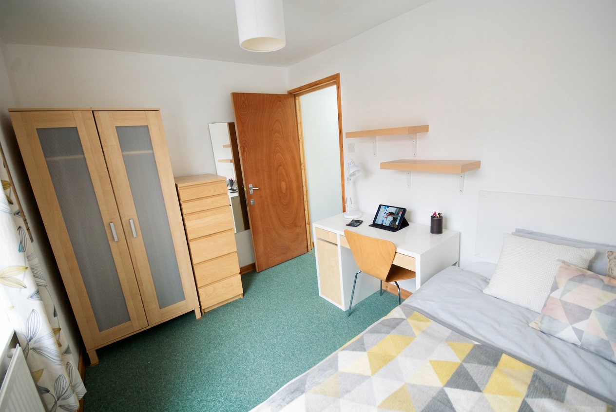 4 Bed house to Rent in Selly Oak | B29 6JW - Image 3