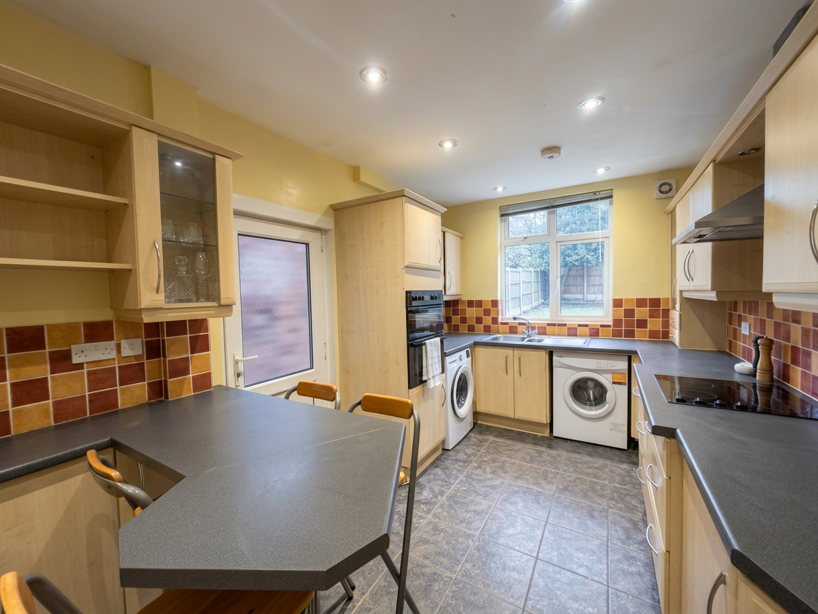 3 Bed house to Rent in Wollaton Park | NG8 1AG - Image 1
