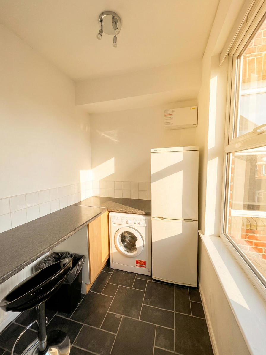 2 Bed flat to Rent in Arboretum | NG7 4AH - Image 2