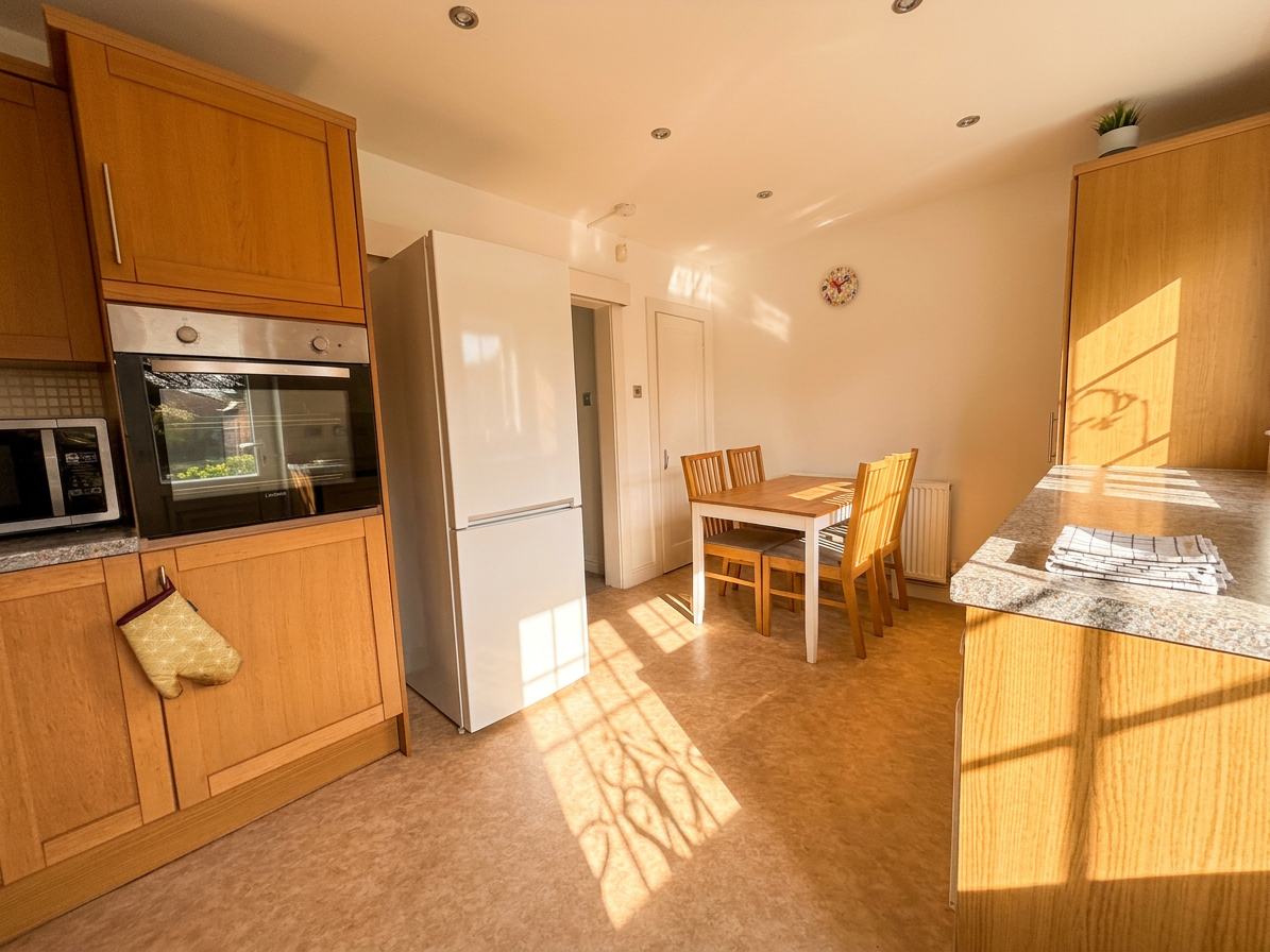 2 Bed house to Rent in Lenton | NG7 2NH - Image 3