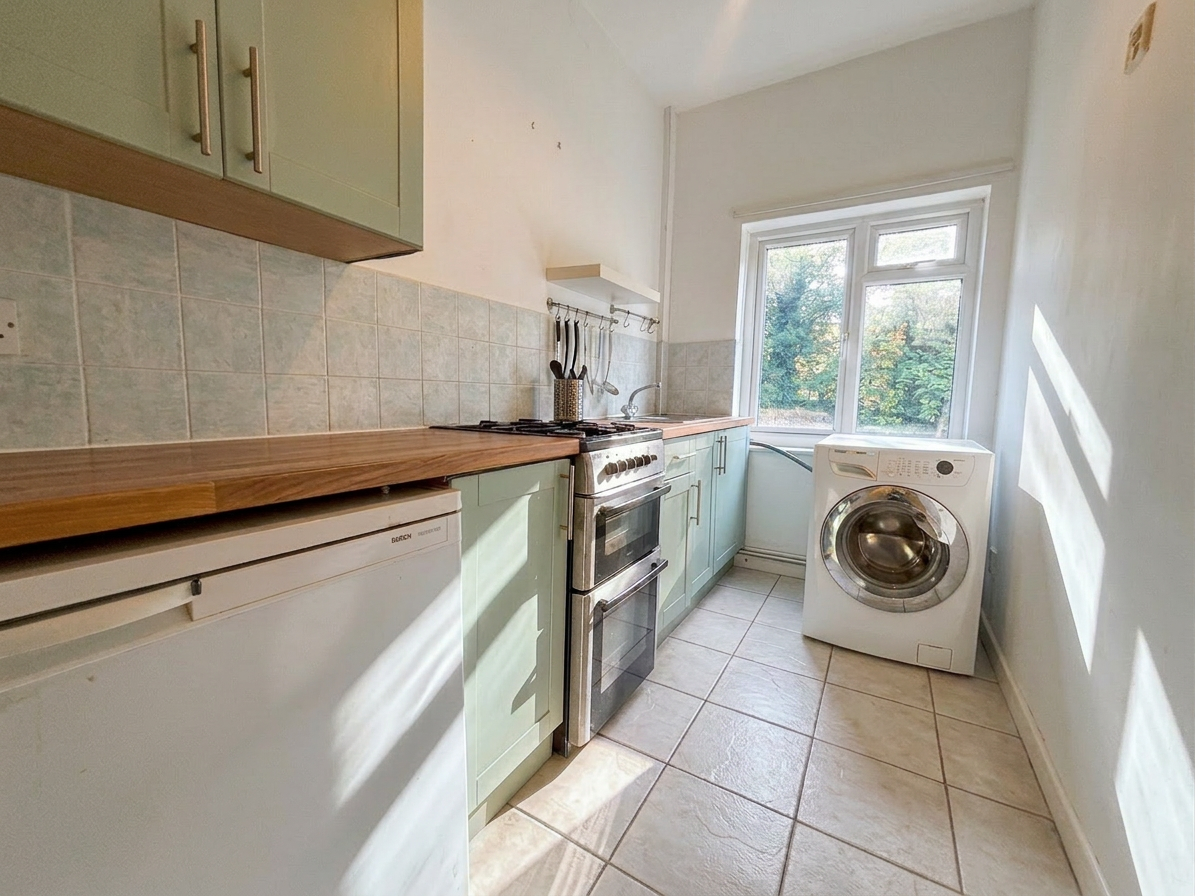 1 Bed flat to Rent in Lenton | NG7 2EB - Image 2