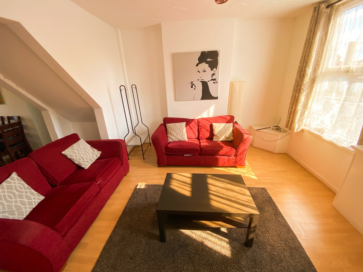 3 Bed house to Rent in Beeston | NG9 2EX - Image 2