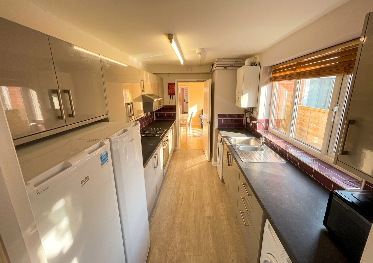 5 Bed house to Rent in Lenton | NG7 1SH - Image 1