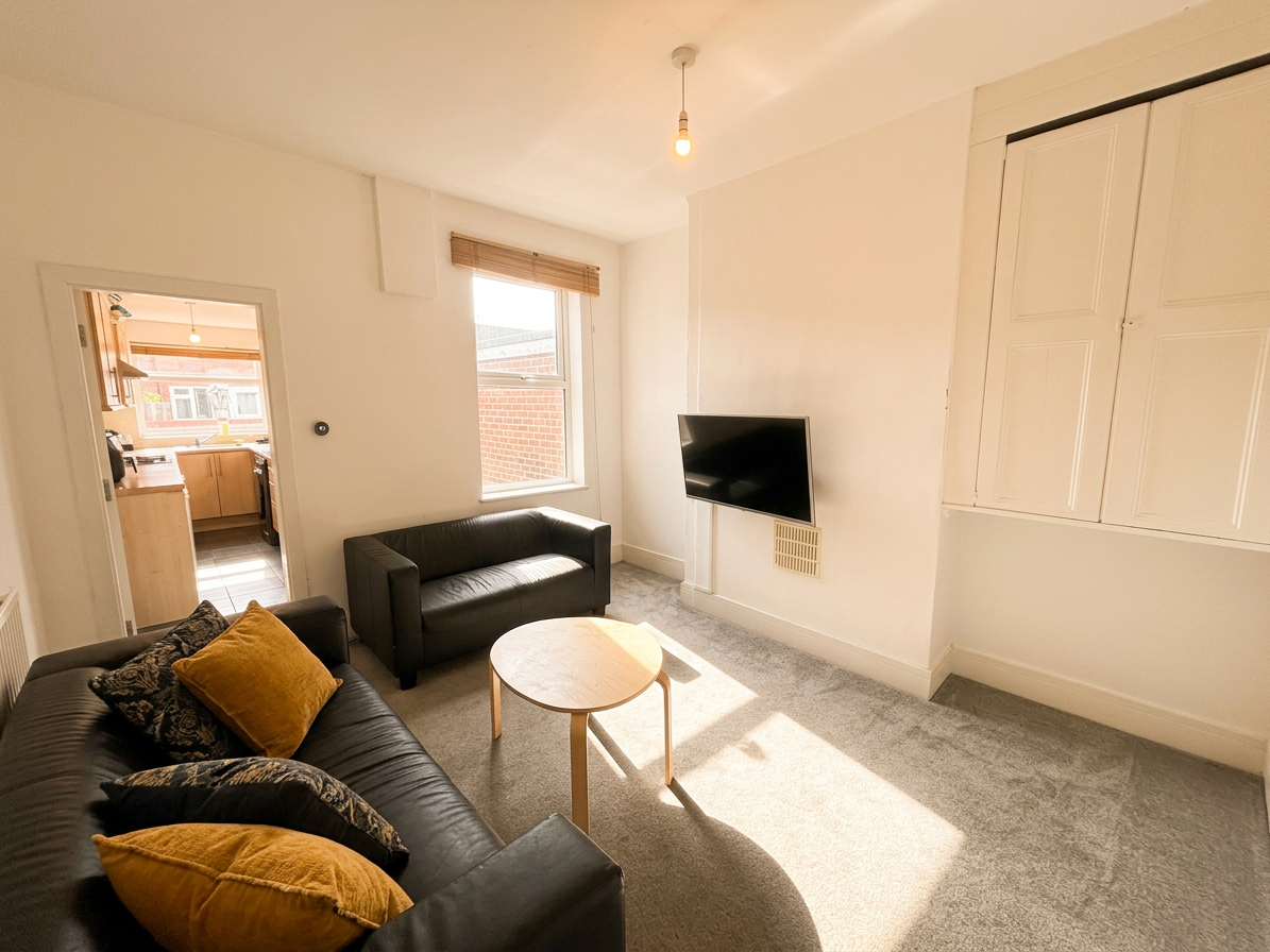 4 Bed house to Rent in City Centre | NG7 4GL - Image 3