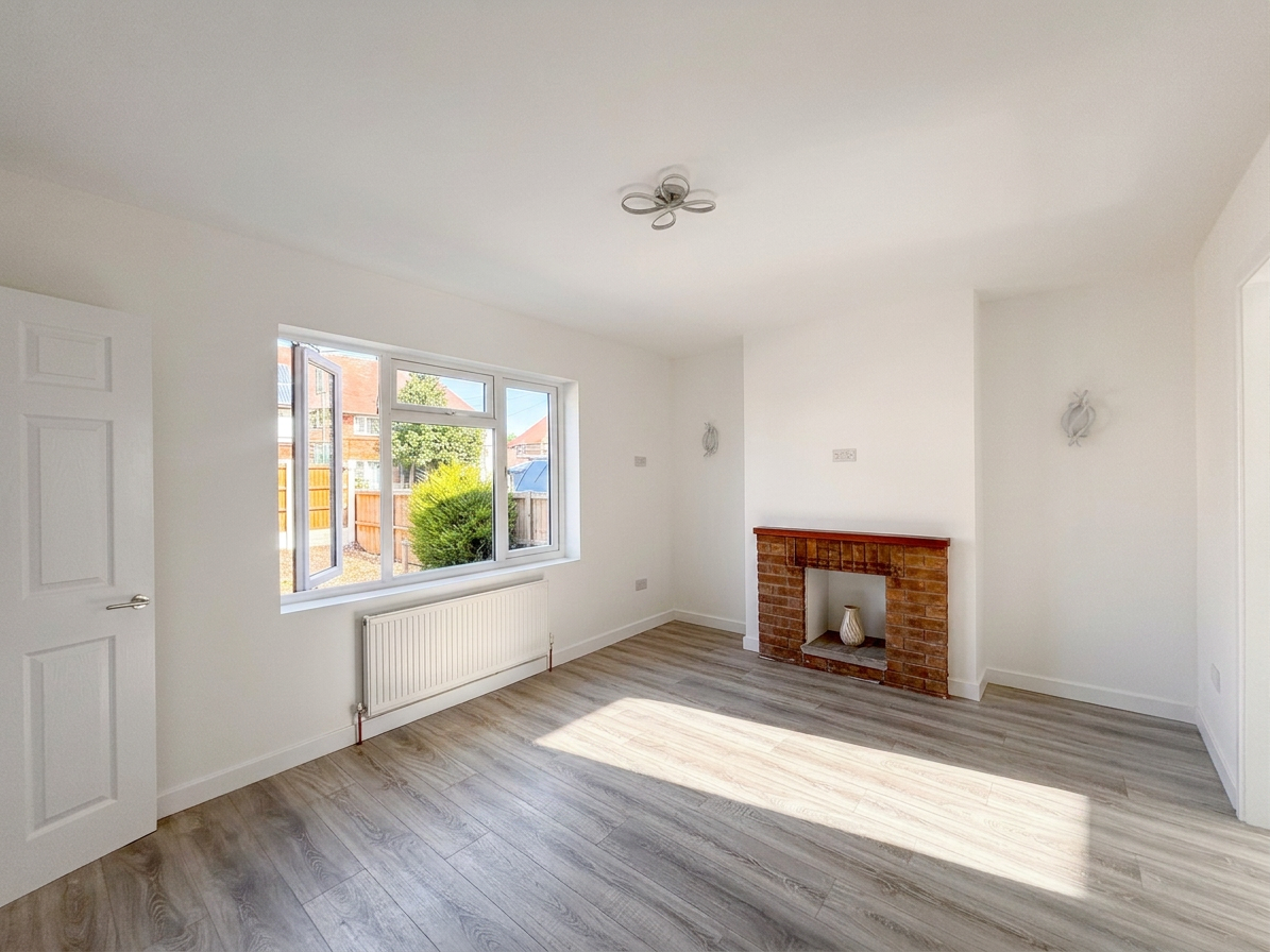 3 Bed house to Rent in Broxtowe | NG8 5HS - Image 2