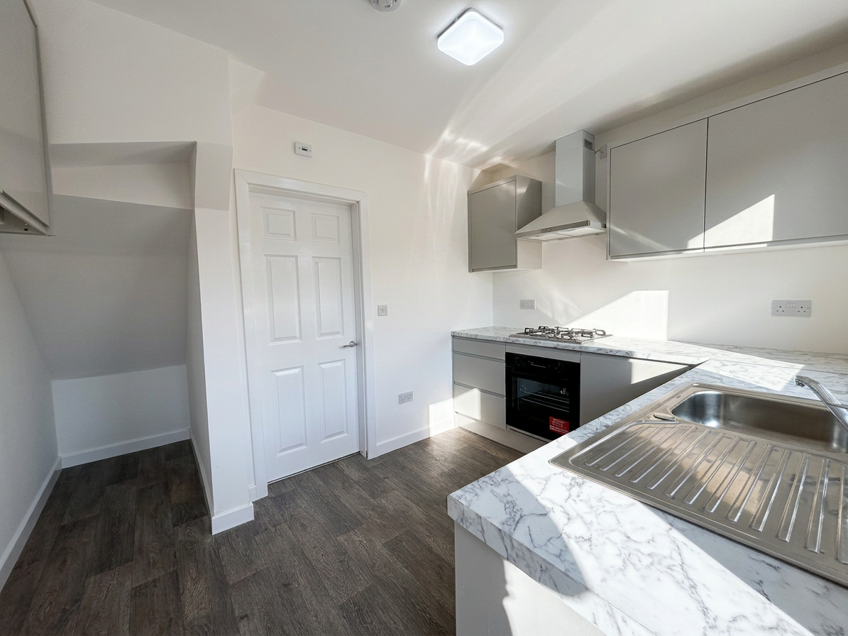 3 Bed house to Rent in Broxtowe | NG8 5HS - Image 4