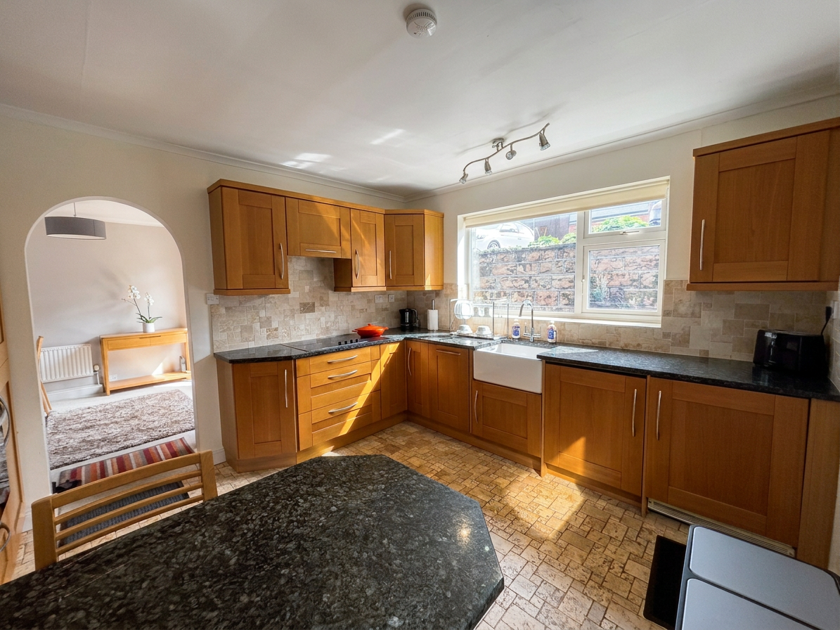 2 Bed house to Rent in The Park | NG7 1AN - Image 2