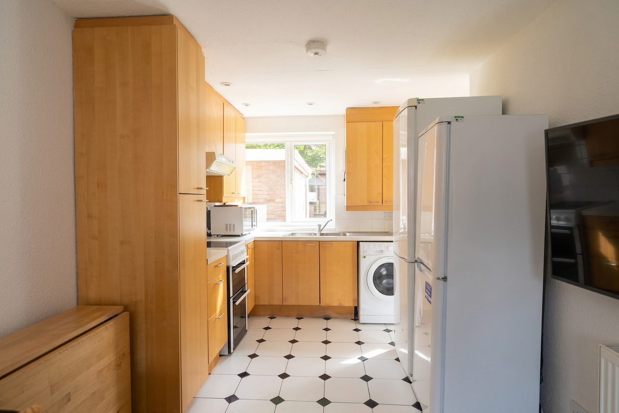5 Bed house to Rent in Harborne | B17 0LD - Image 2