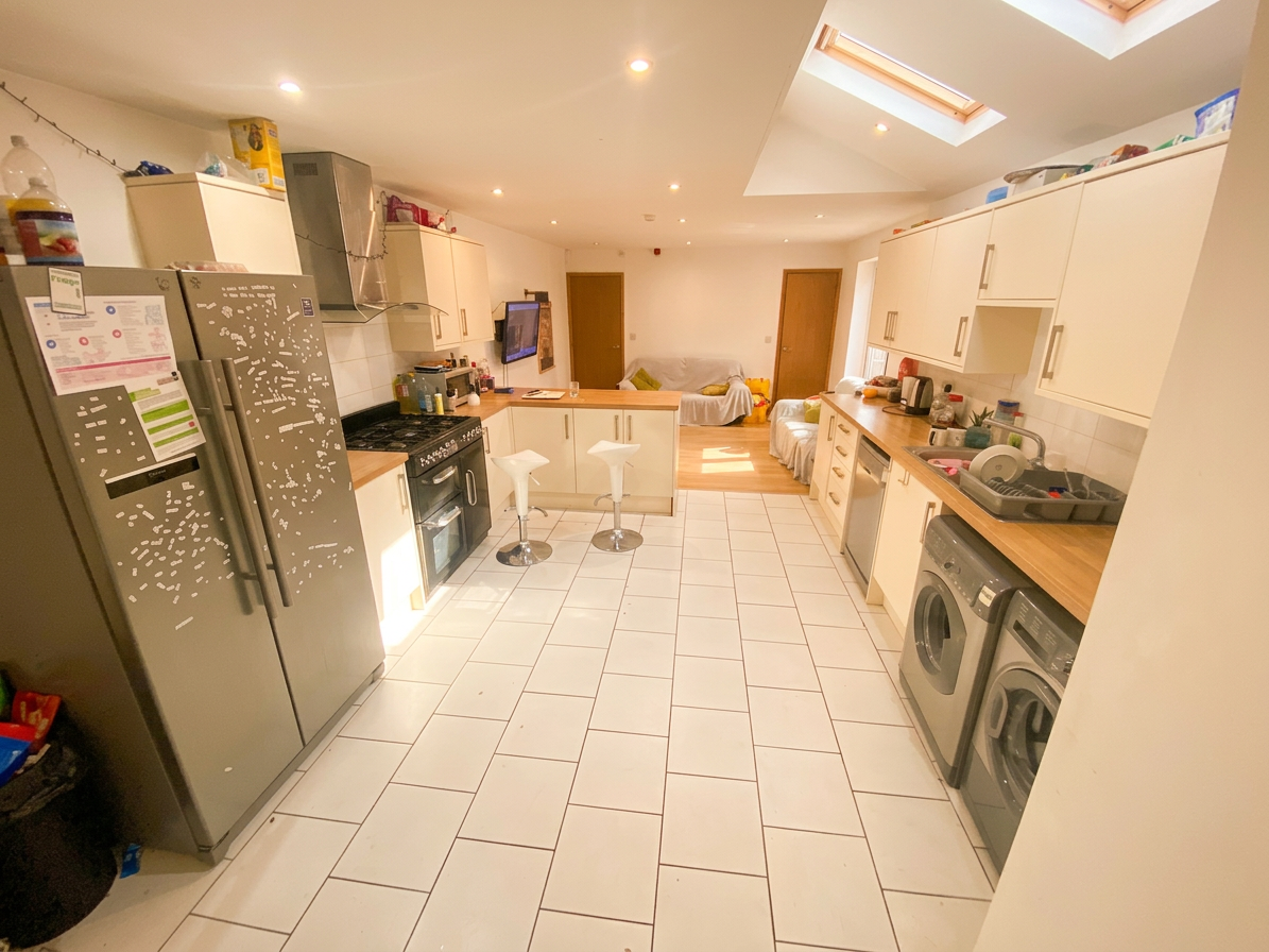 6 Bed house to Rent in Selly Oak | B29 7AY - Image 2