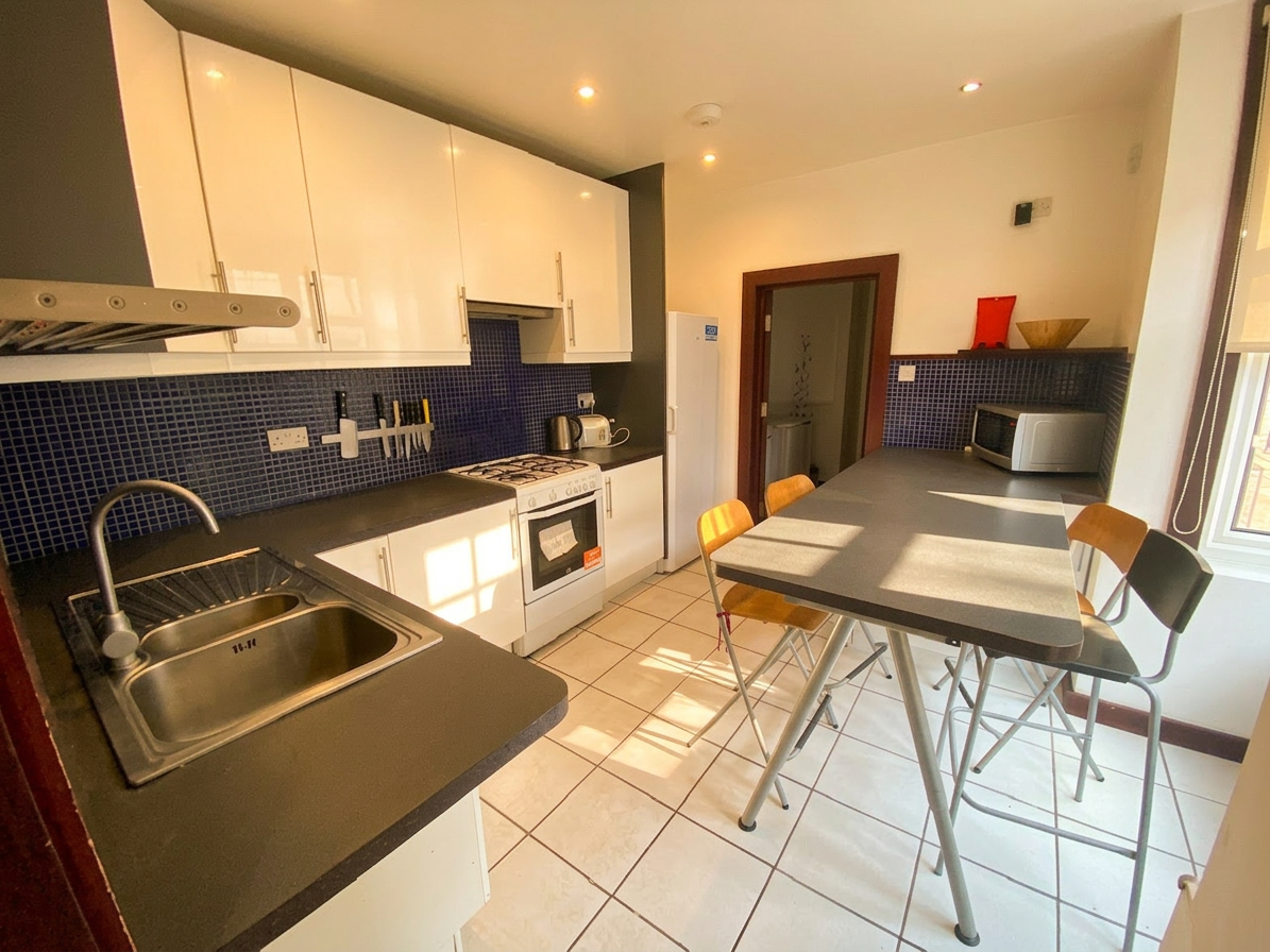 1 Bed house to Rent in Edgbaston | B16 0LP - Image 2