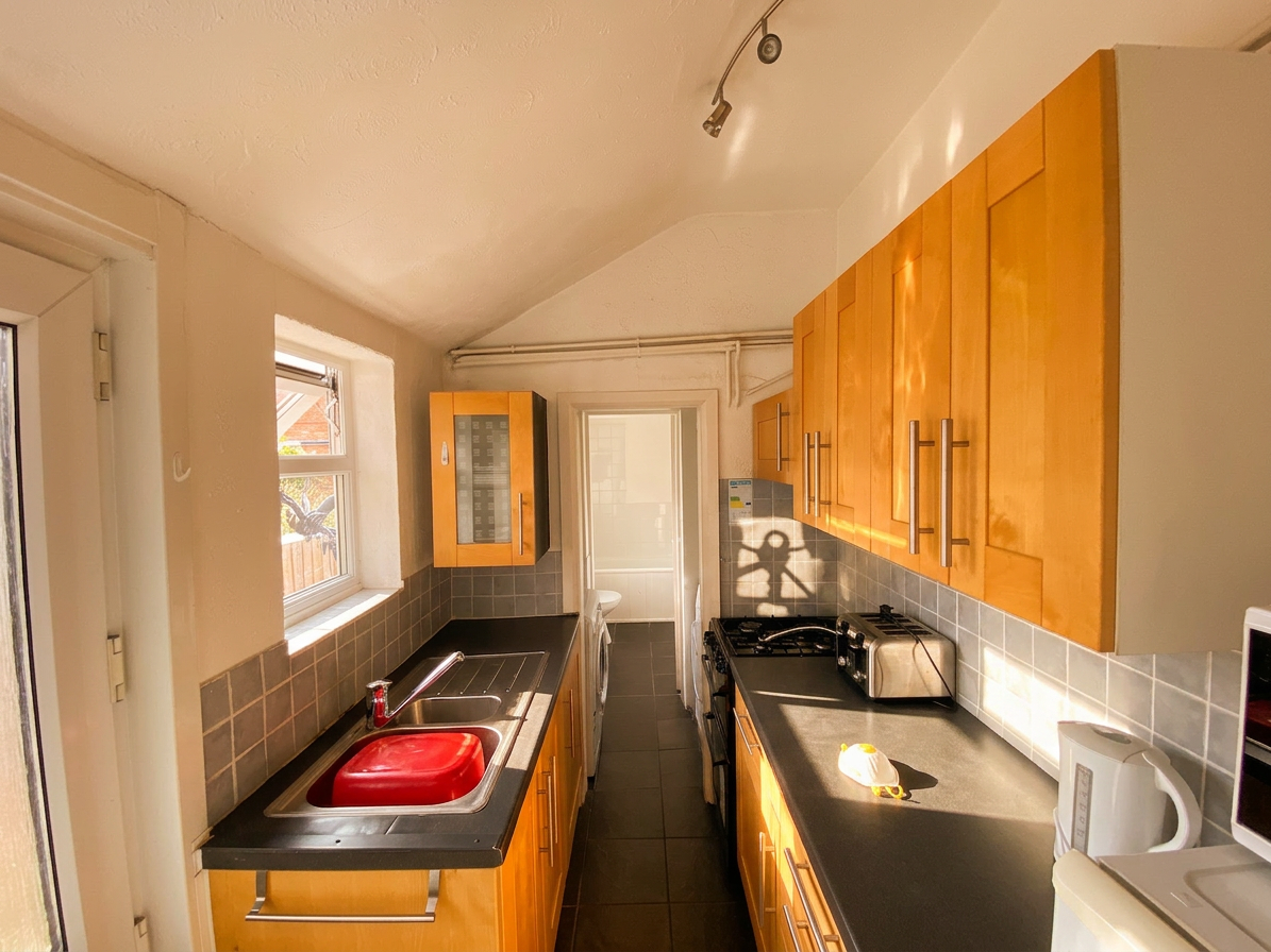 3 Bed house to Rent in Beeston | NG9 2EX - Image 4