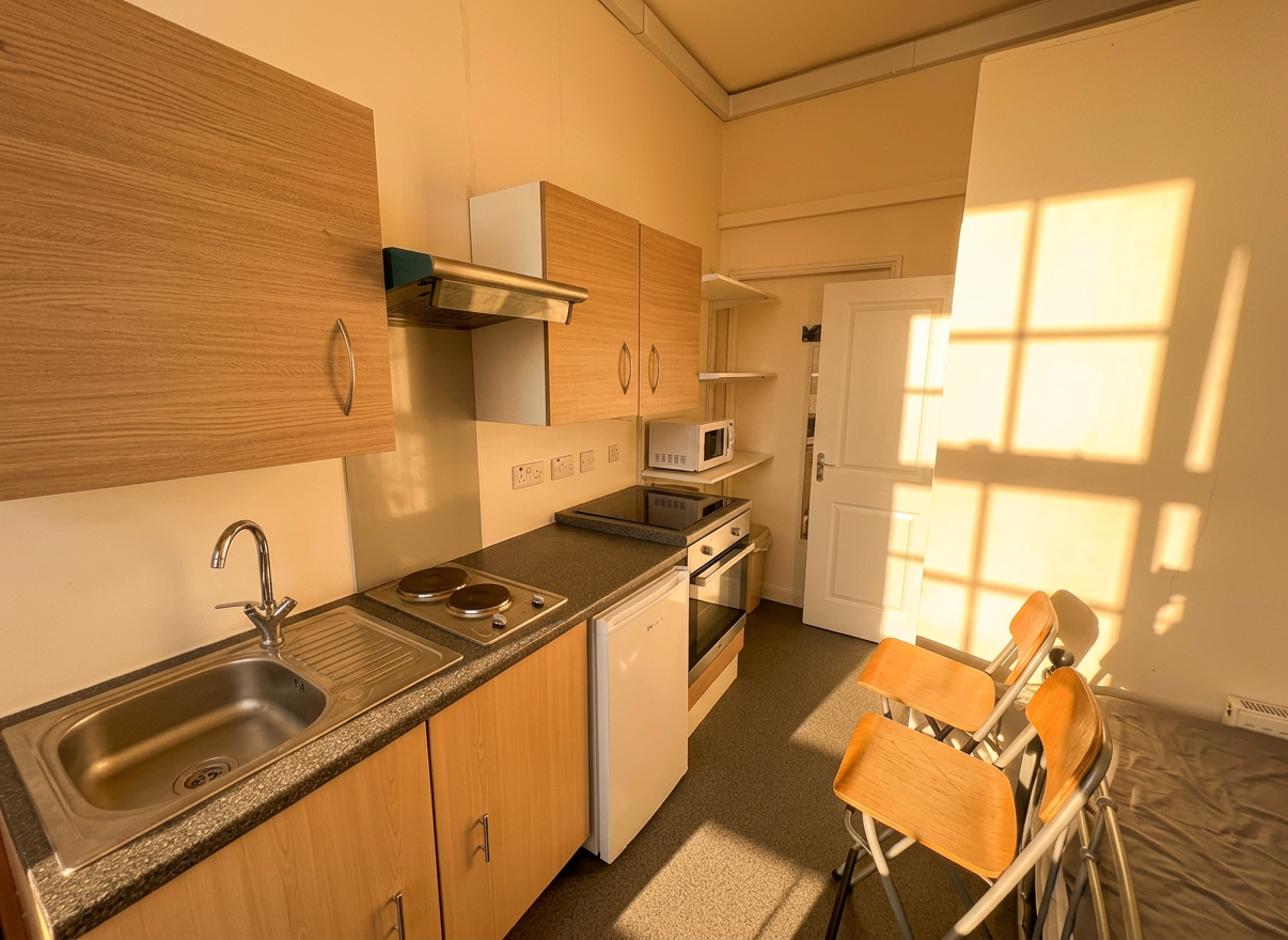 1 Bed house to Rent in Redland | BS6 6HZ - Image 3