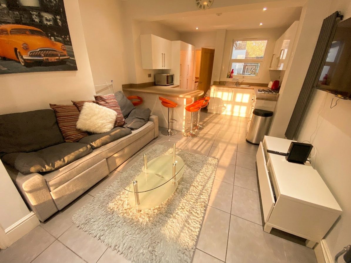 5 Bed house to Rent in Lenton | NG7 1SH - Image 1