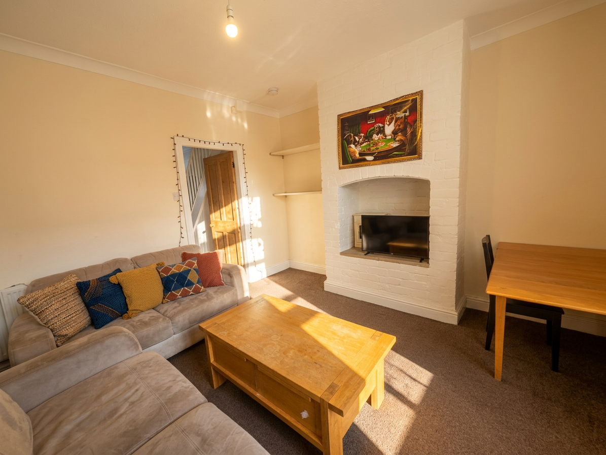 4 Bed house to Rent in Lenton | NG7 2BU - Image 1