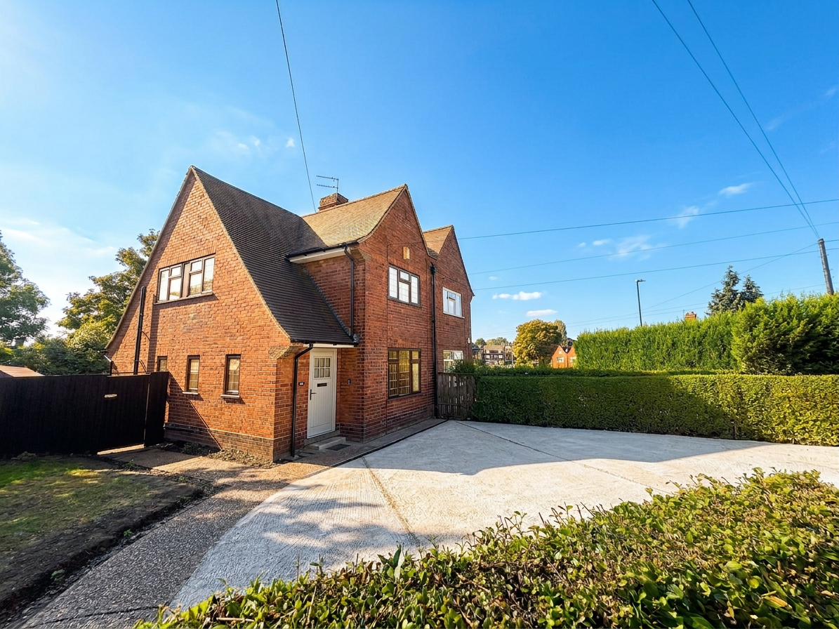 3 Bed house to Rent in Whitemoor | NG8 5EU - Image 1