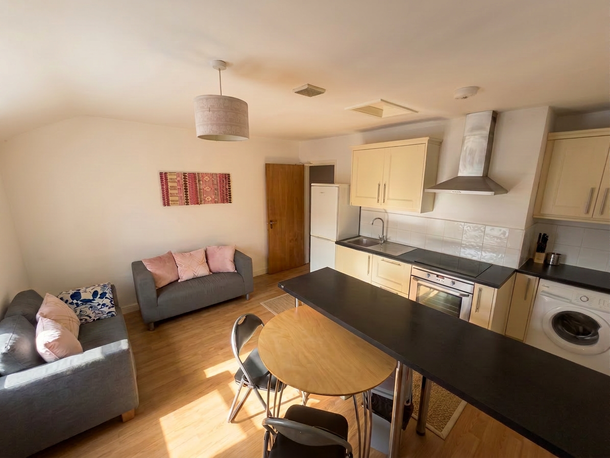 3 Bed flat to Rent in Arboretum | NG7 3NG - Image 1