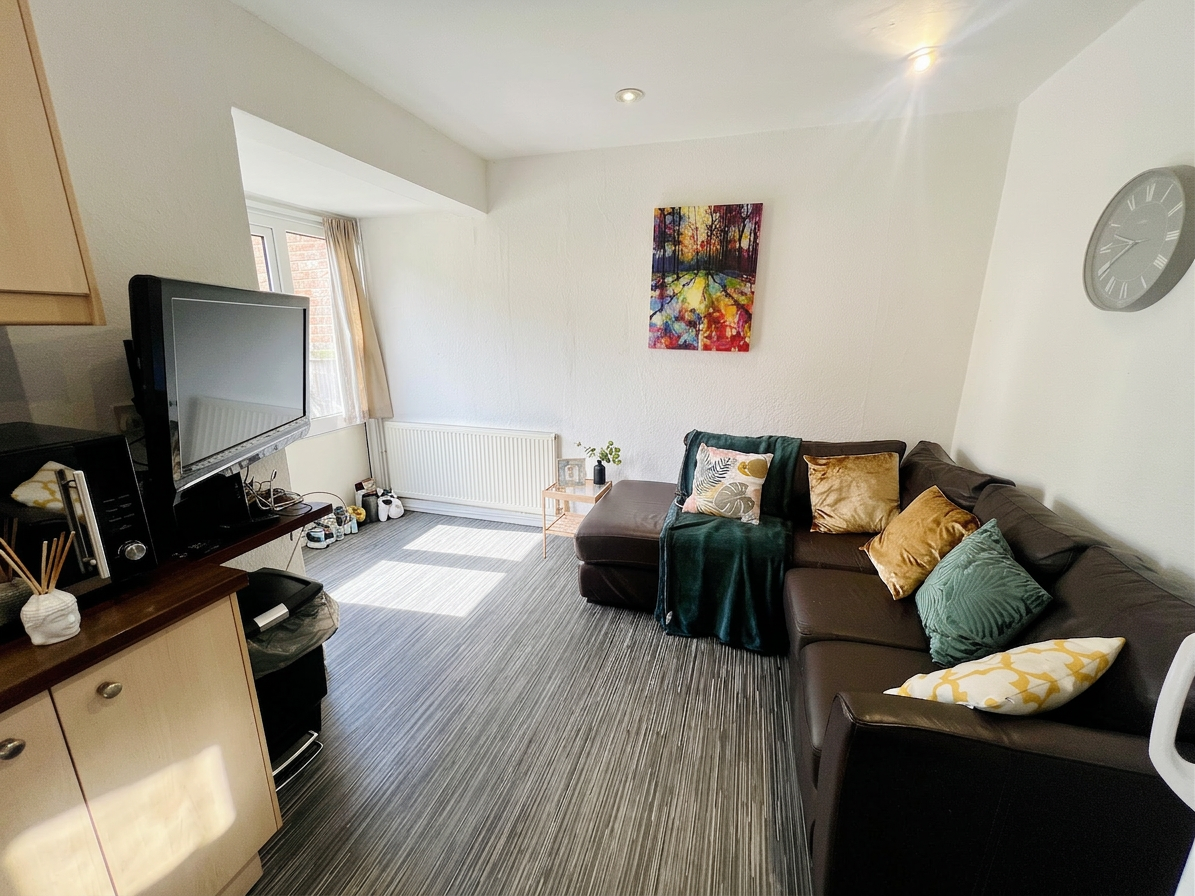 4 Bed house to Rent in Harborne | B17 0LA - Image 1