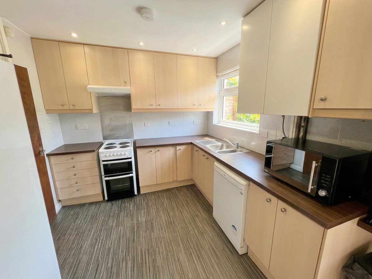 4 Bed house to Rent in Harborne | B17 0LA - Image 3
