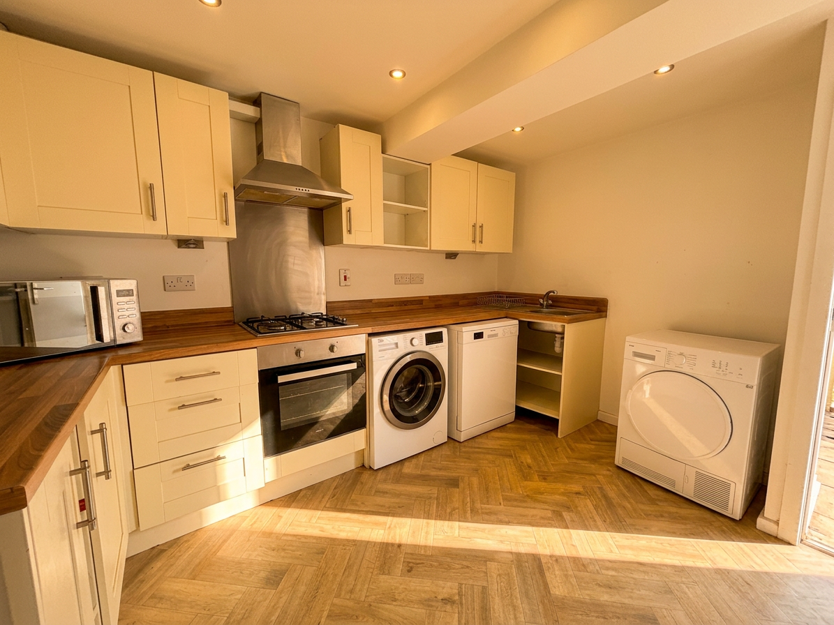 5 Bed house to Rent in Lenton | NG7 1LB - Image 2