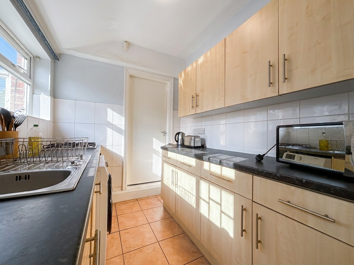 4 Bed house to Rent in Dunkirk | NG7 2JL - Image 1
