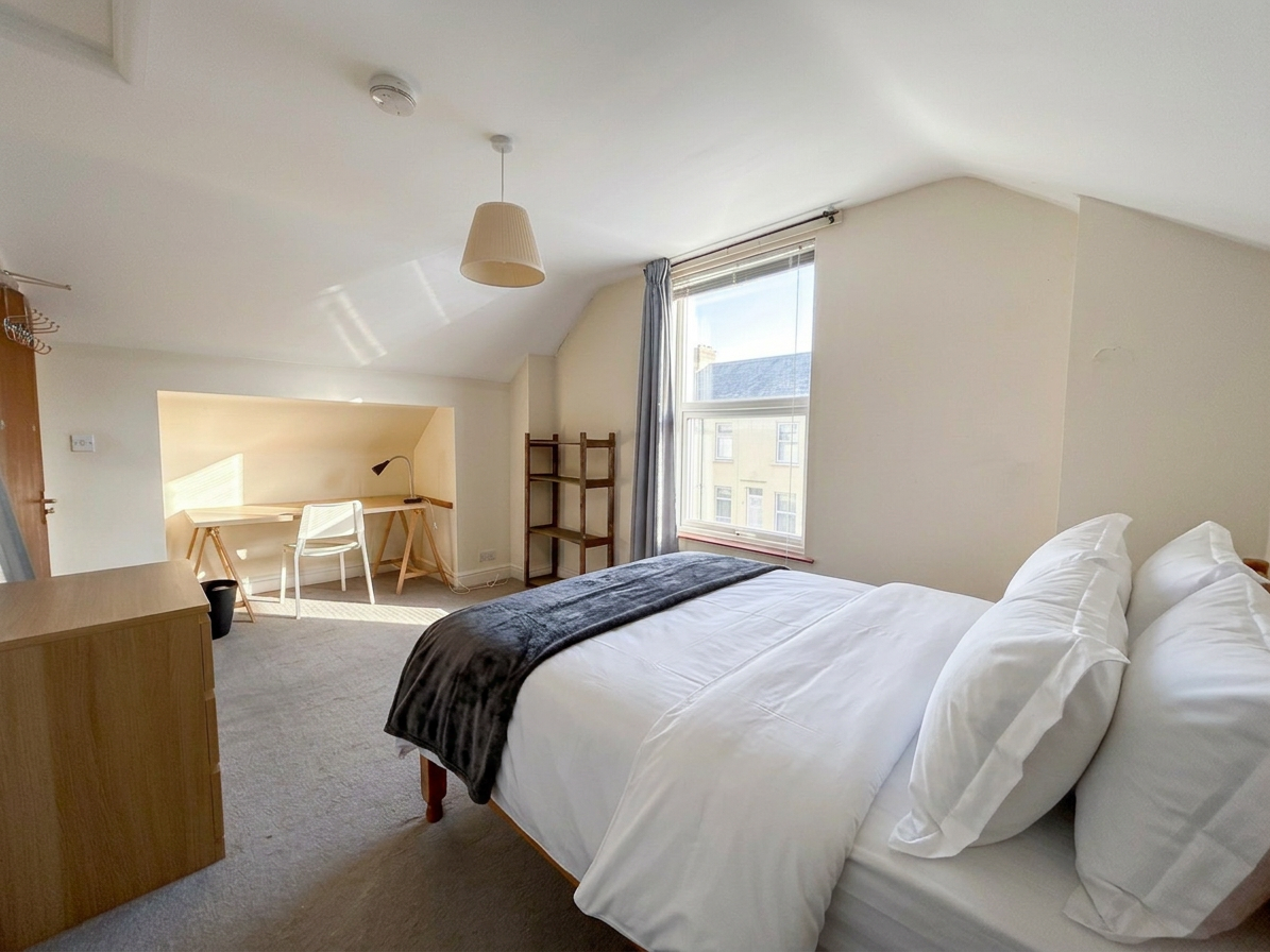 4 Bed house to Rent in Dunkirk | NG7 2JL - Image 3