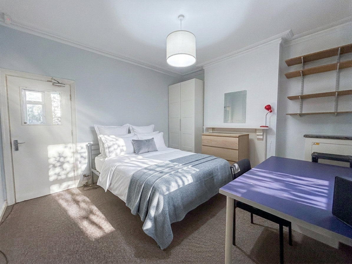 4 Bed house to Rent in Dunkirk | NG7 2JL - Image 5