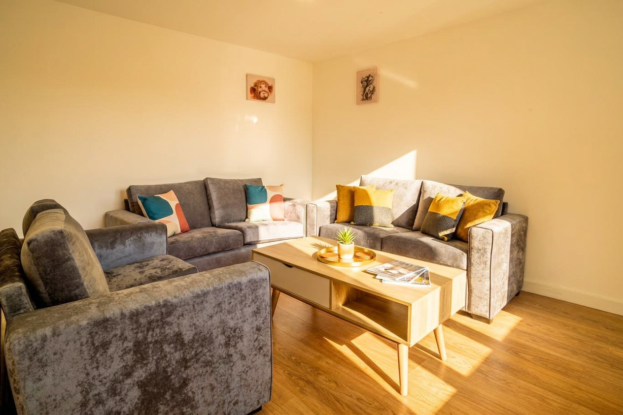 8 Bed house to Rent in Beeston | NG9 2GS - Image 2