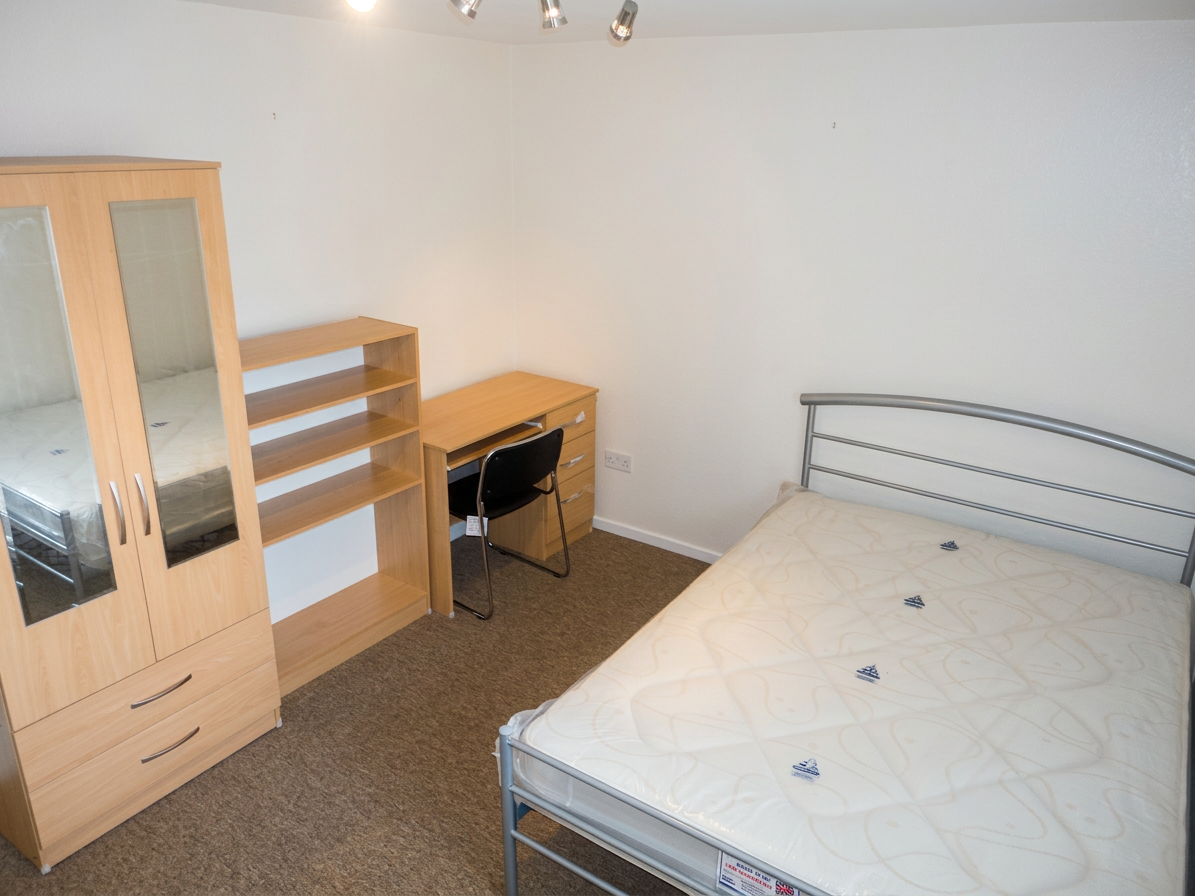 4 Bed house to Rent in Edgbaston | B16 8UZ - Image 5