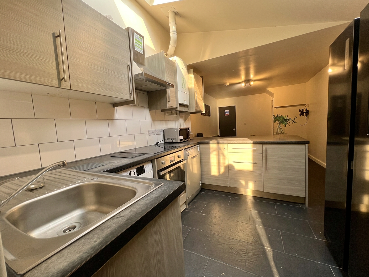 5 Bed house to Rent in Selly Oak | B29 6AH - Image 1