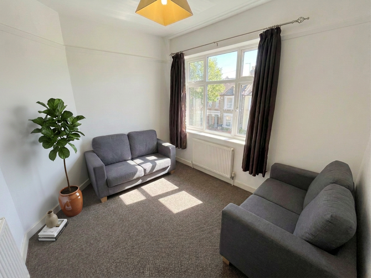 4 Bed house to Rent in Wollaton | NG8 1BZ - Image 3